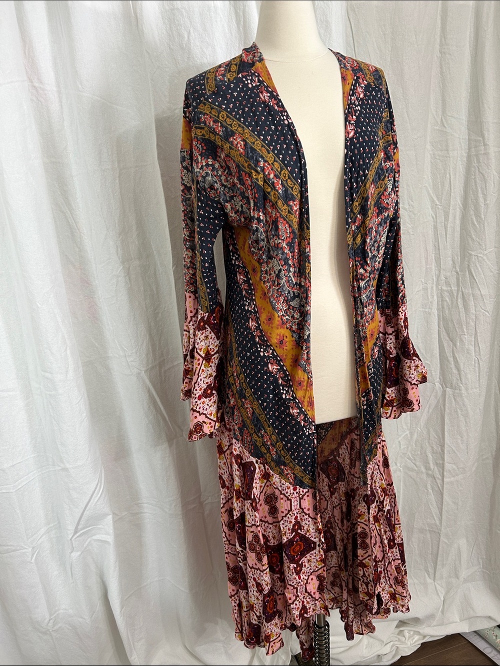 Like New Maxi Kimono Hi Low long flutter sleeve Duster Robe open top size XL - Picture 4 of 9